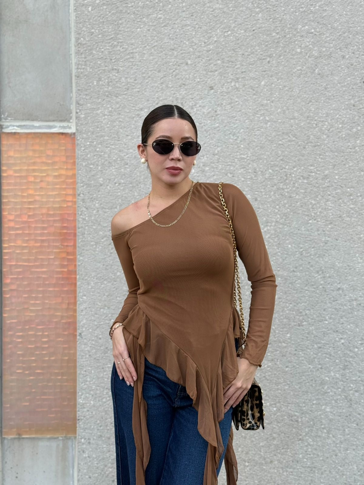 Blusa café con tiras