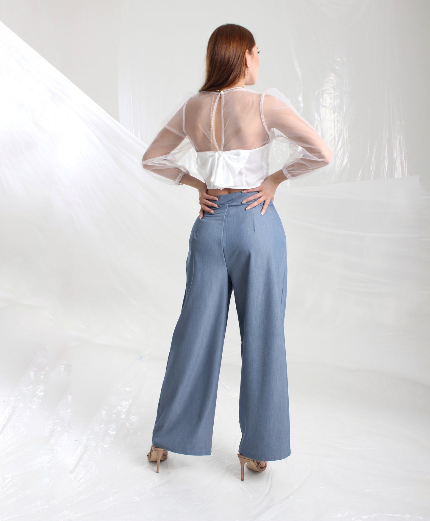 Blusa transparente con moño